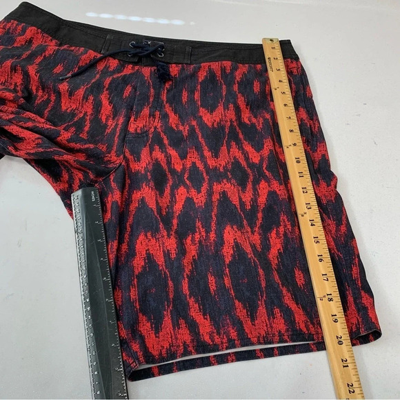 American Eagle Mens Swim Board Shorts XL  Black Red Geometric Print  Pocket‎ 9” - Picture 8 of 11